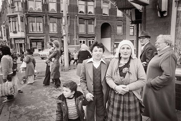 Bert Nienhuis: Smitstraat, Den Haag, 1979, te zien op de tentoonstelling in het JHM