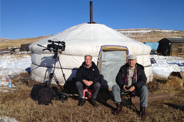 Maarten Schmidt en Ernst Reijseger voor de Ger tent